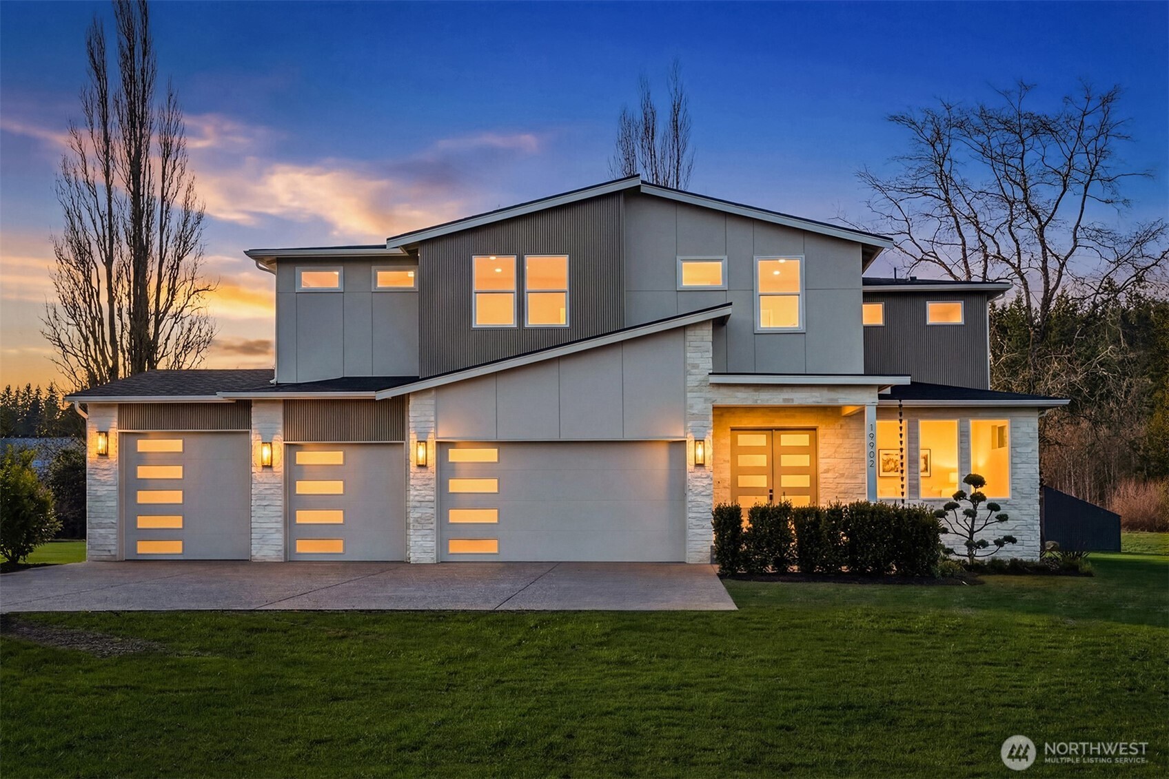 19902 Broadway Avenue