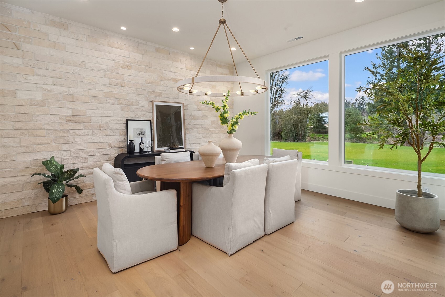 19902 Broadway Avenue