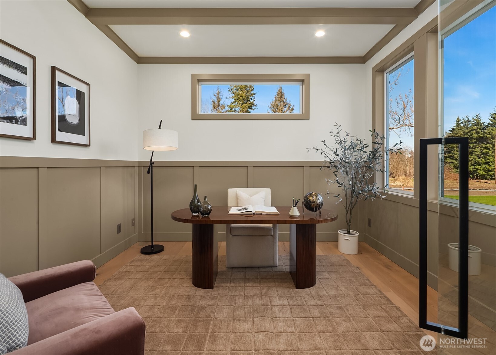 19902 Broadway Avenue