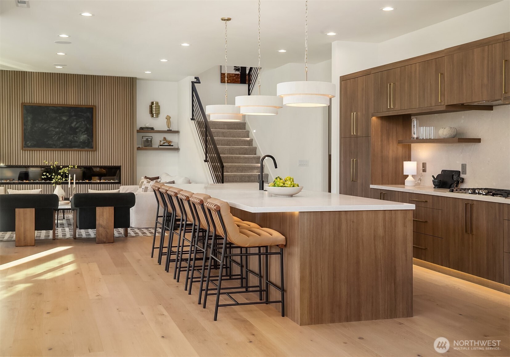 19902 Broadway Avenue