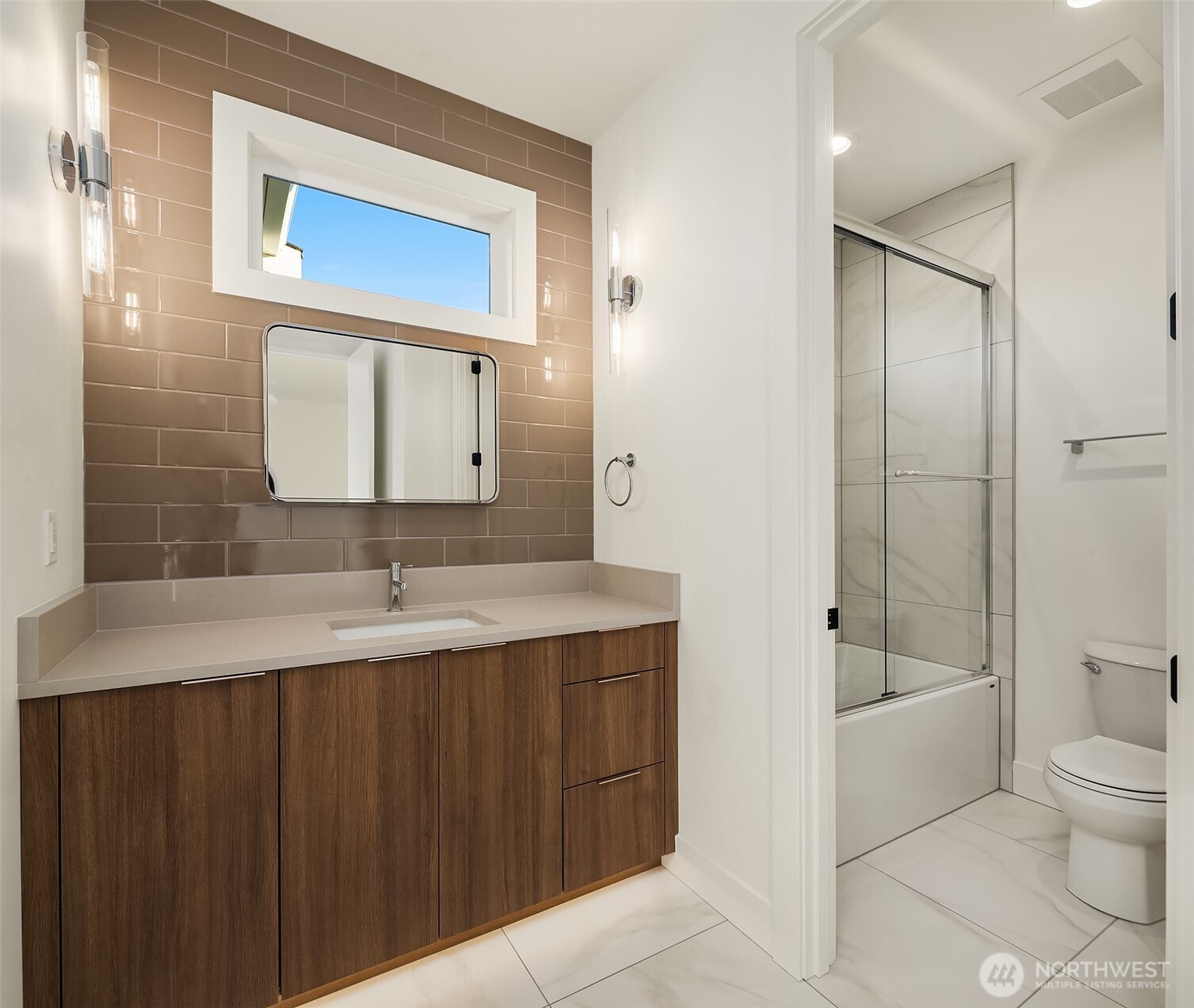 19902 Broadway Avenue