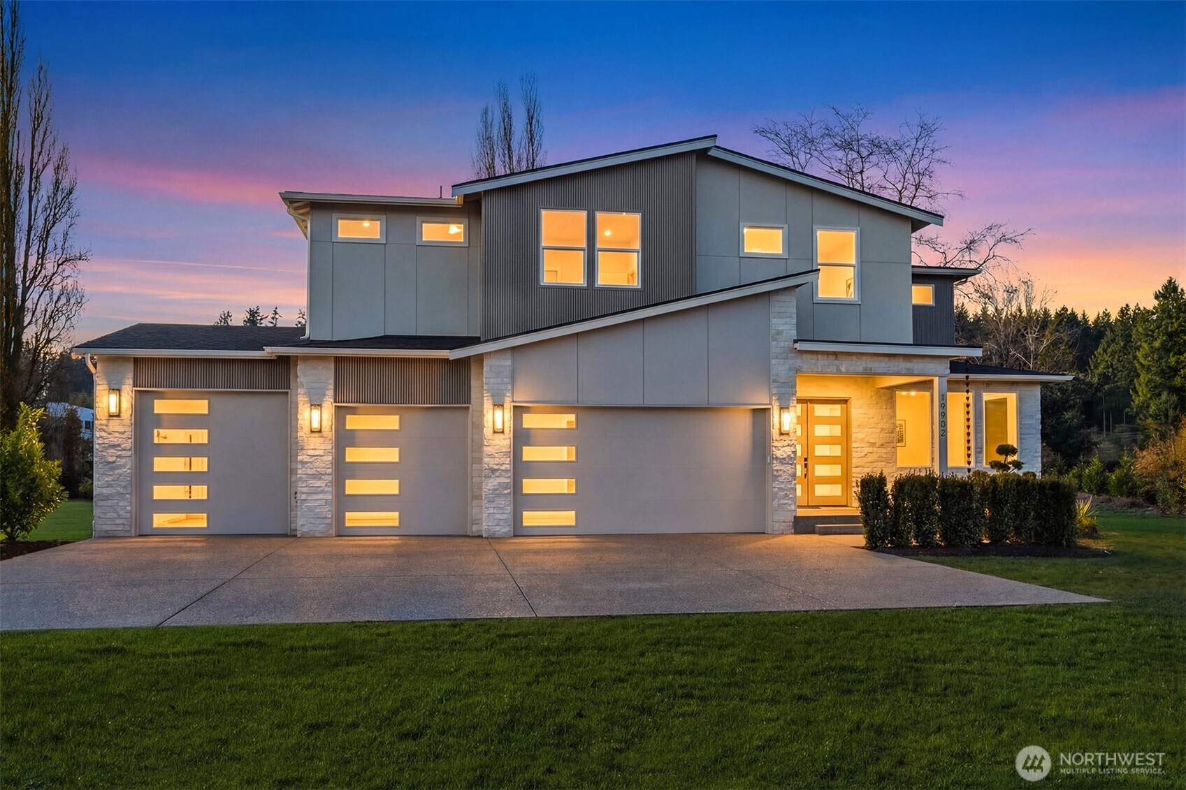 19902 Broadway Avenue