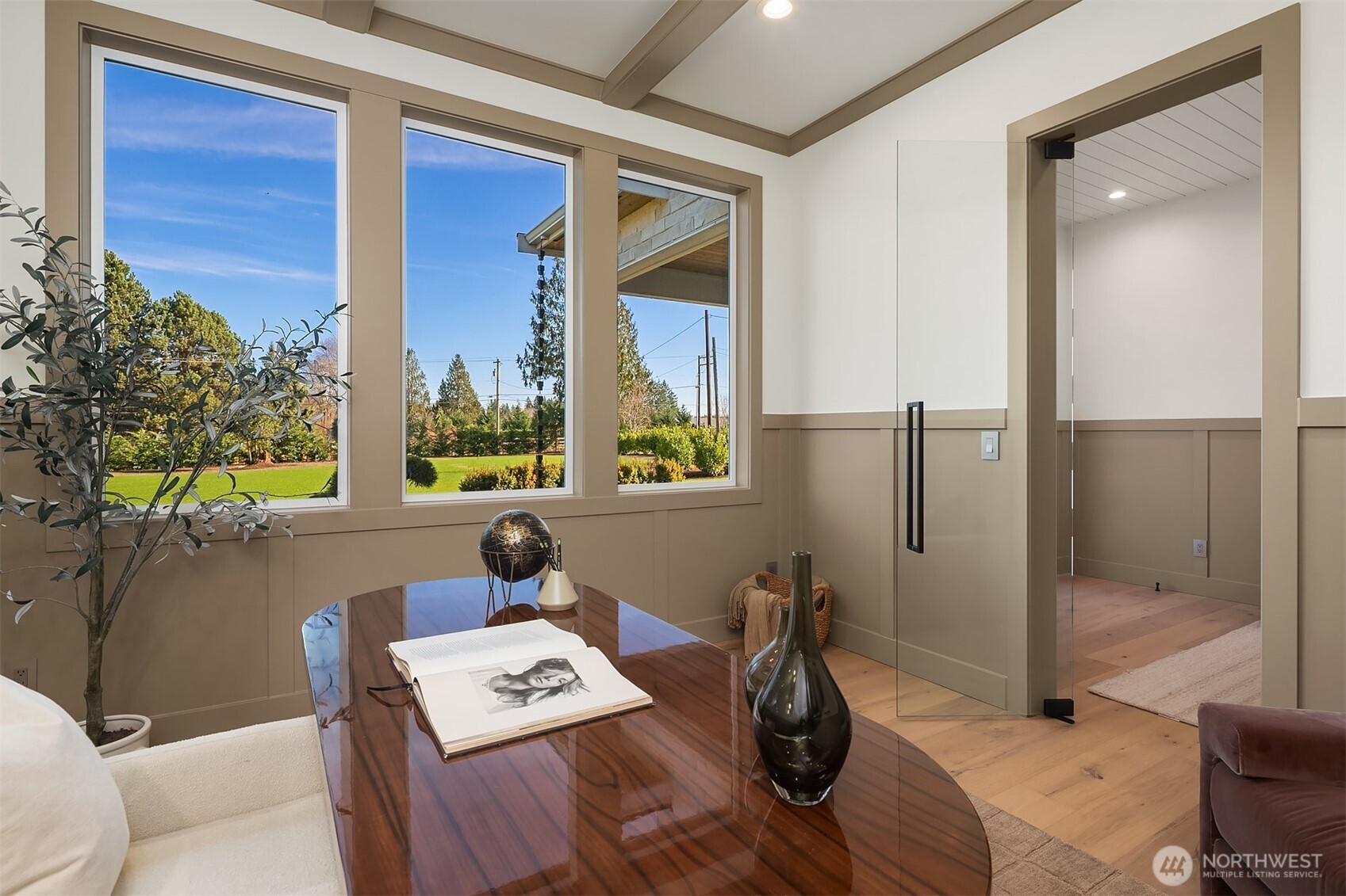 19902 Broadway Avenue