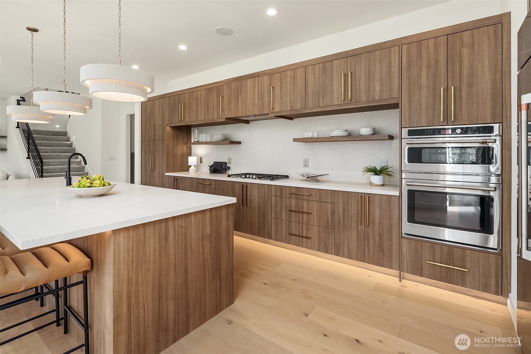 19902 Broadway Avenue