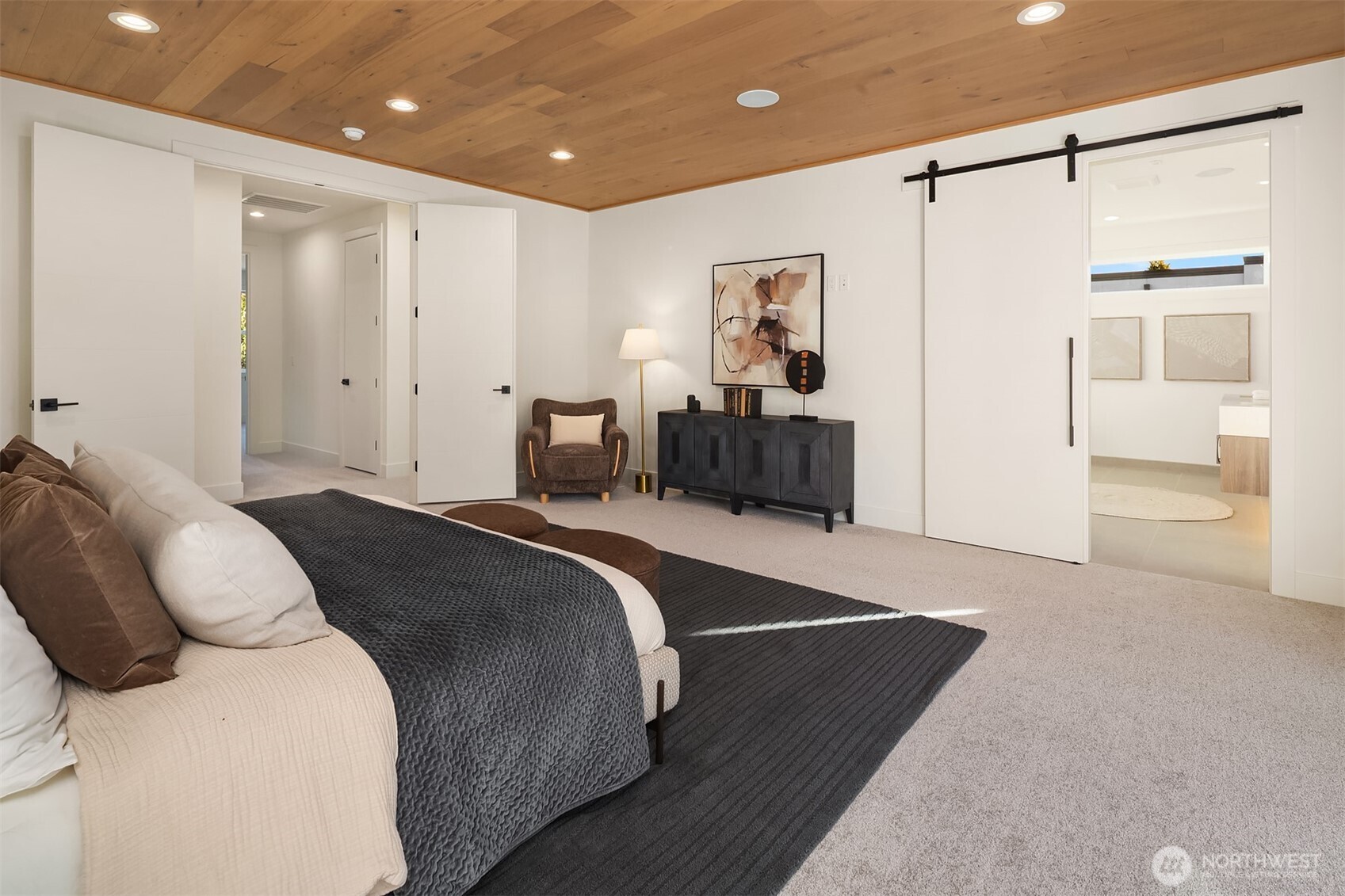 19902 Broadway Avenue