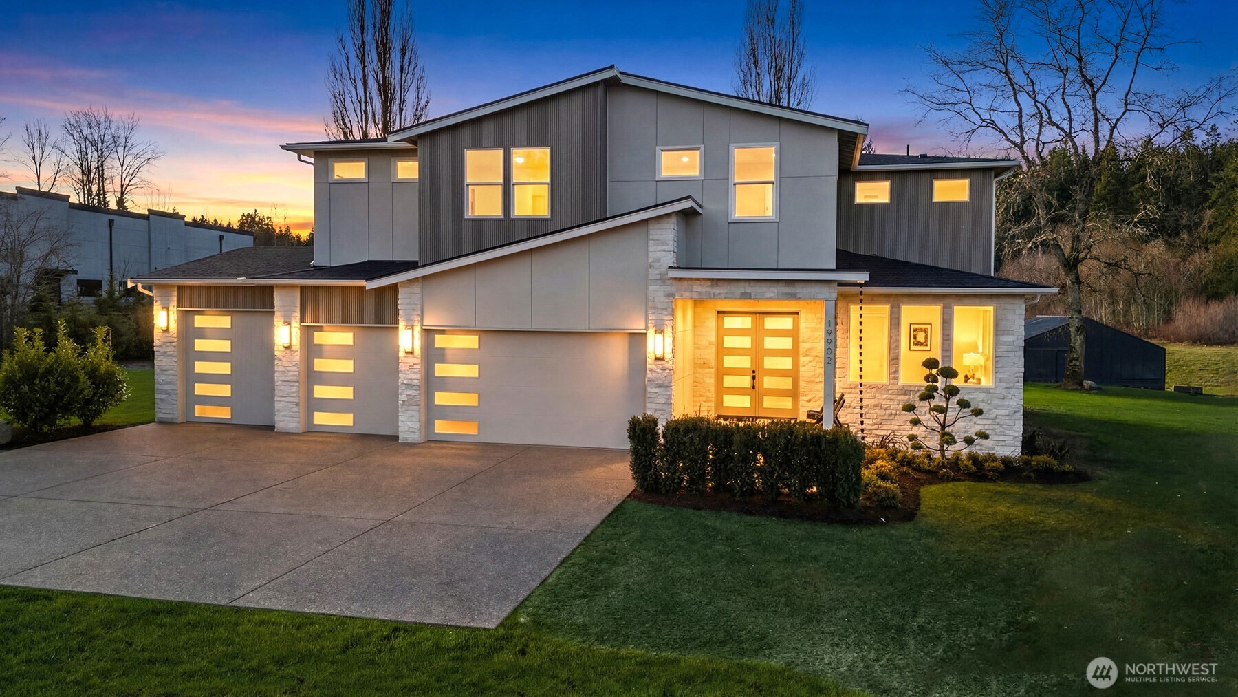 19902 Broadway Avenue