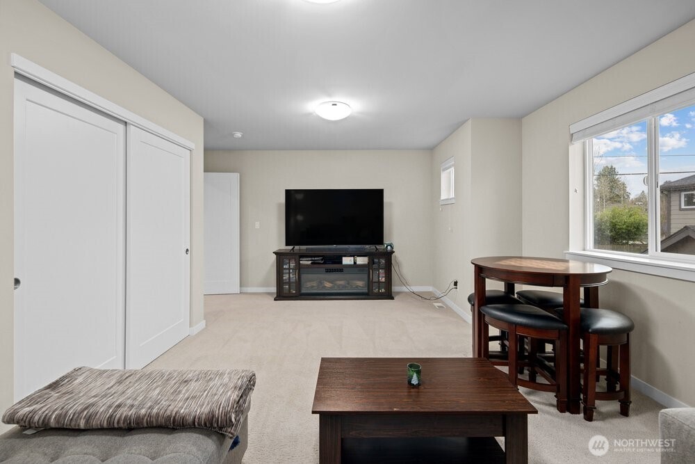 8609 244th Street SW Unit: 11