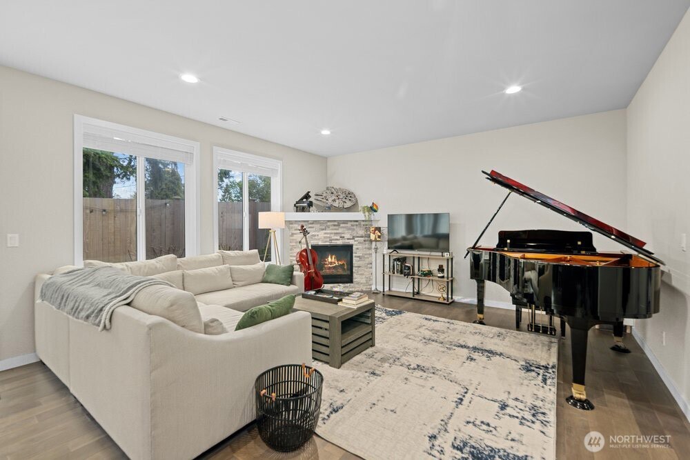 8609 244th Street SW Unit: 11