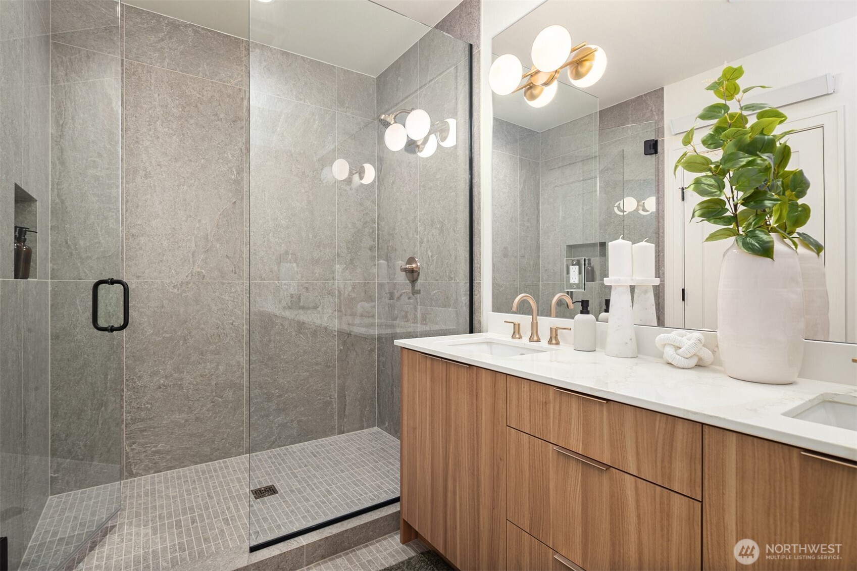 614 5th Avenue S Unit: C106