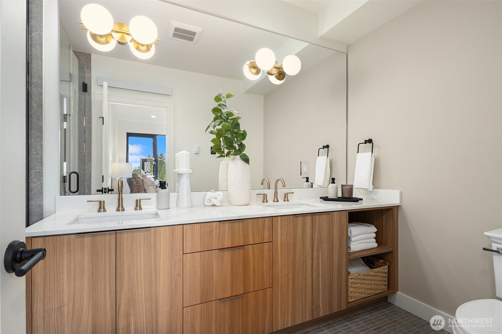 614 5th Avenue S Unit: C106