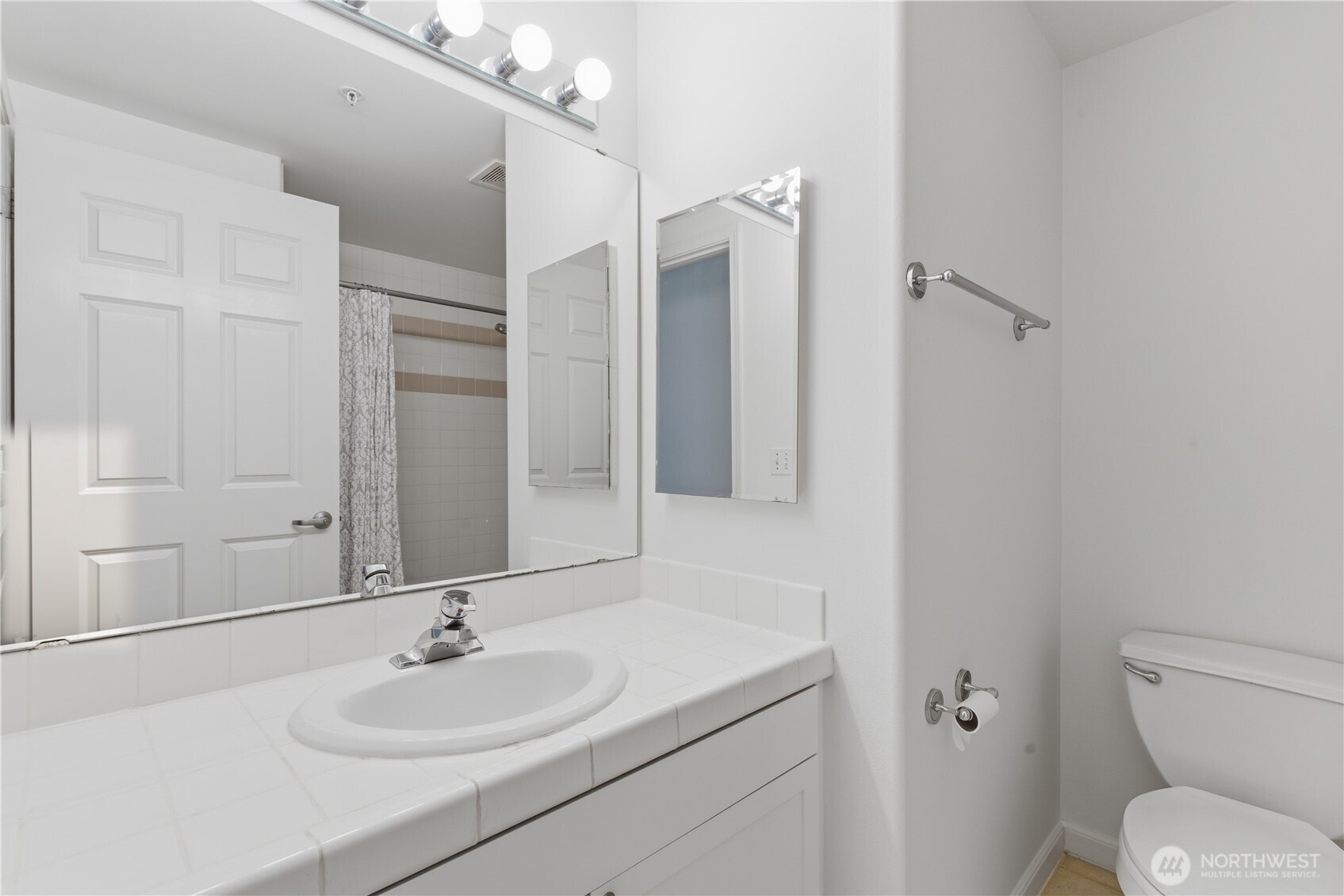 4722 12th Avenue NE Unit: 201