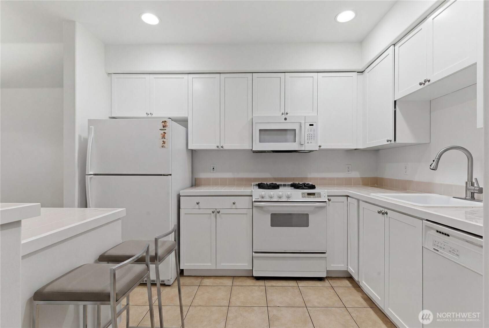 4722 12th Avenue NE Unit: 201