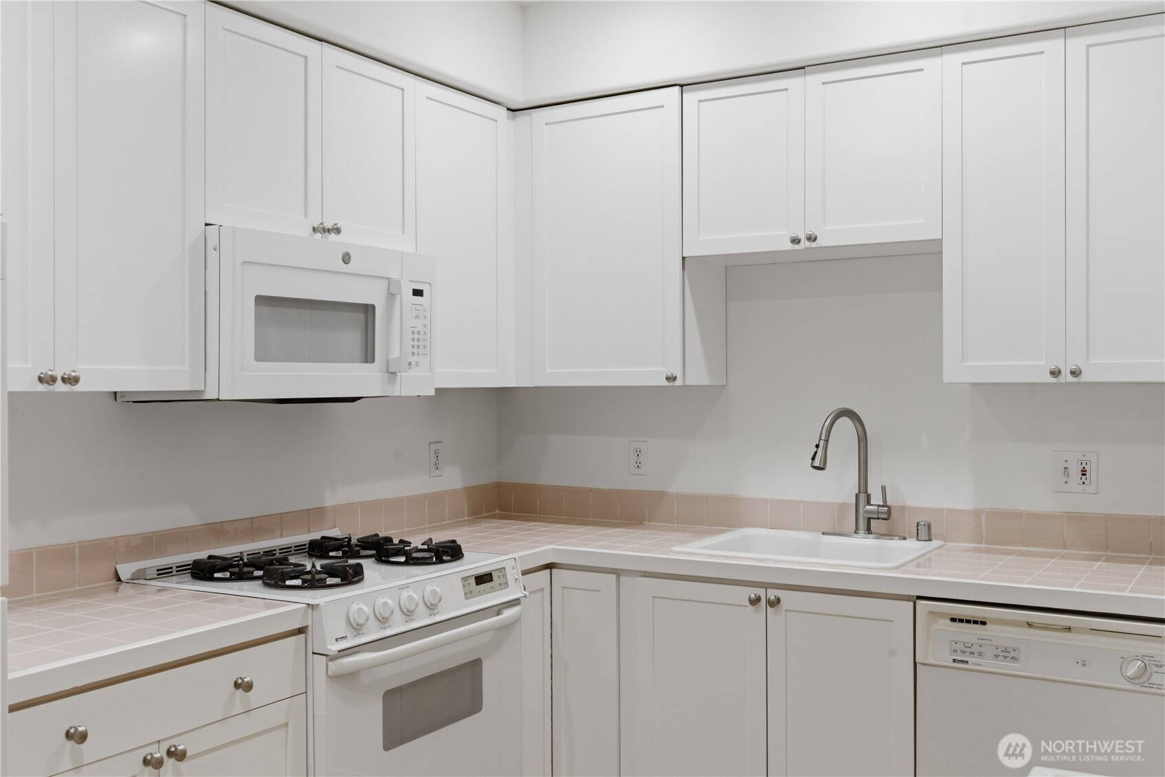 4722 12th Avenue NE Unit: 201