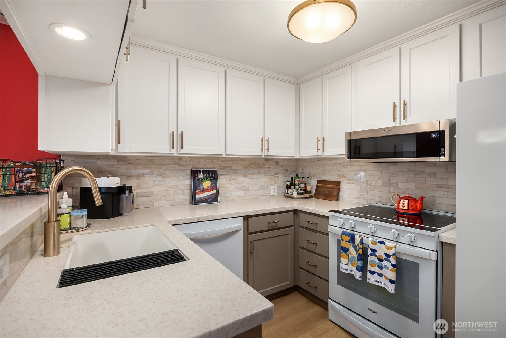 242 4th Avenue S Unit: 1
