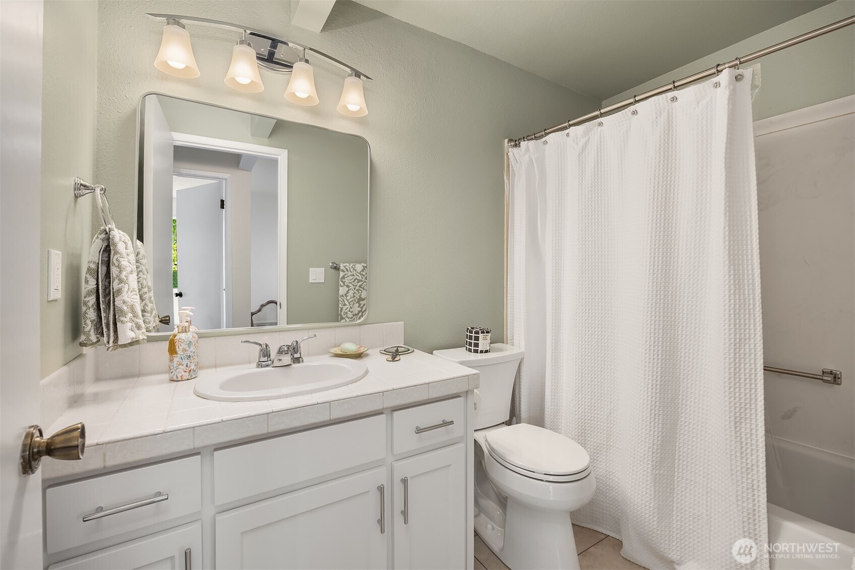 242 4th Avenue S Unit: 1