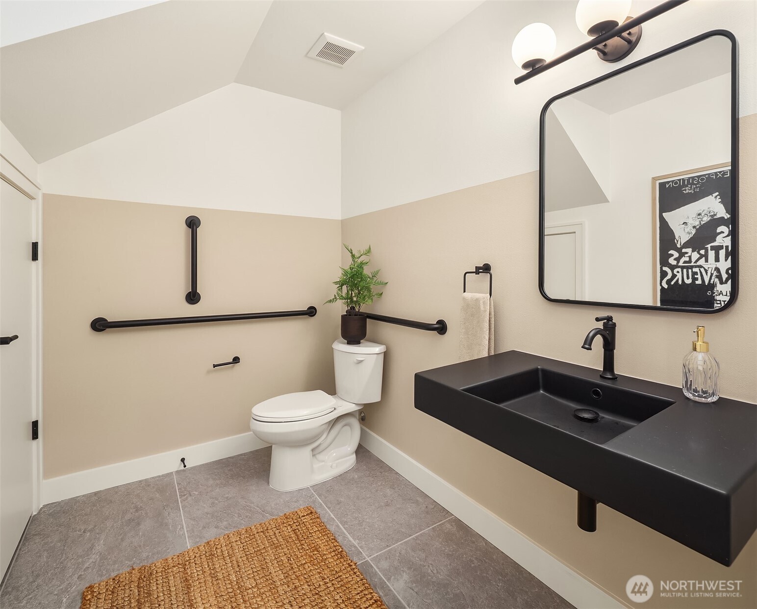 614 5th Avenue S Unit: B102