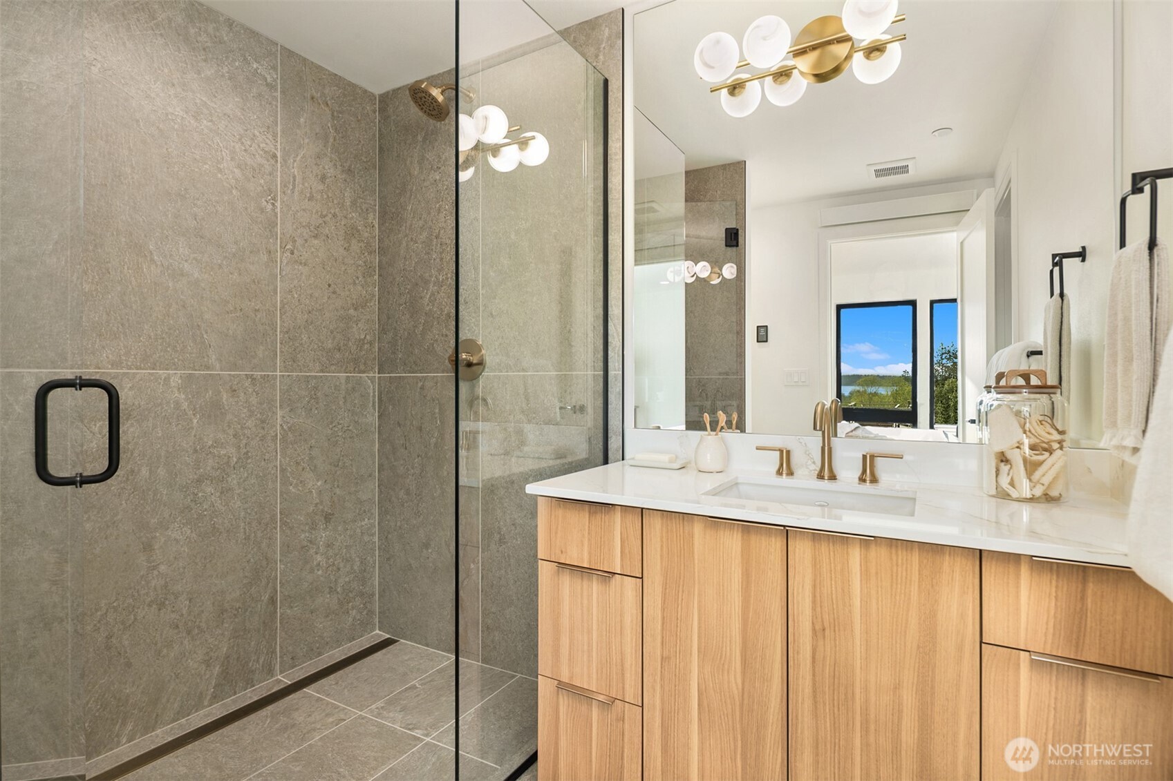 614 5th Avenue S Unit: B102