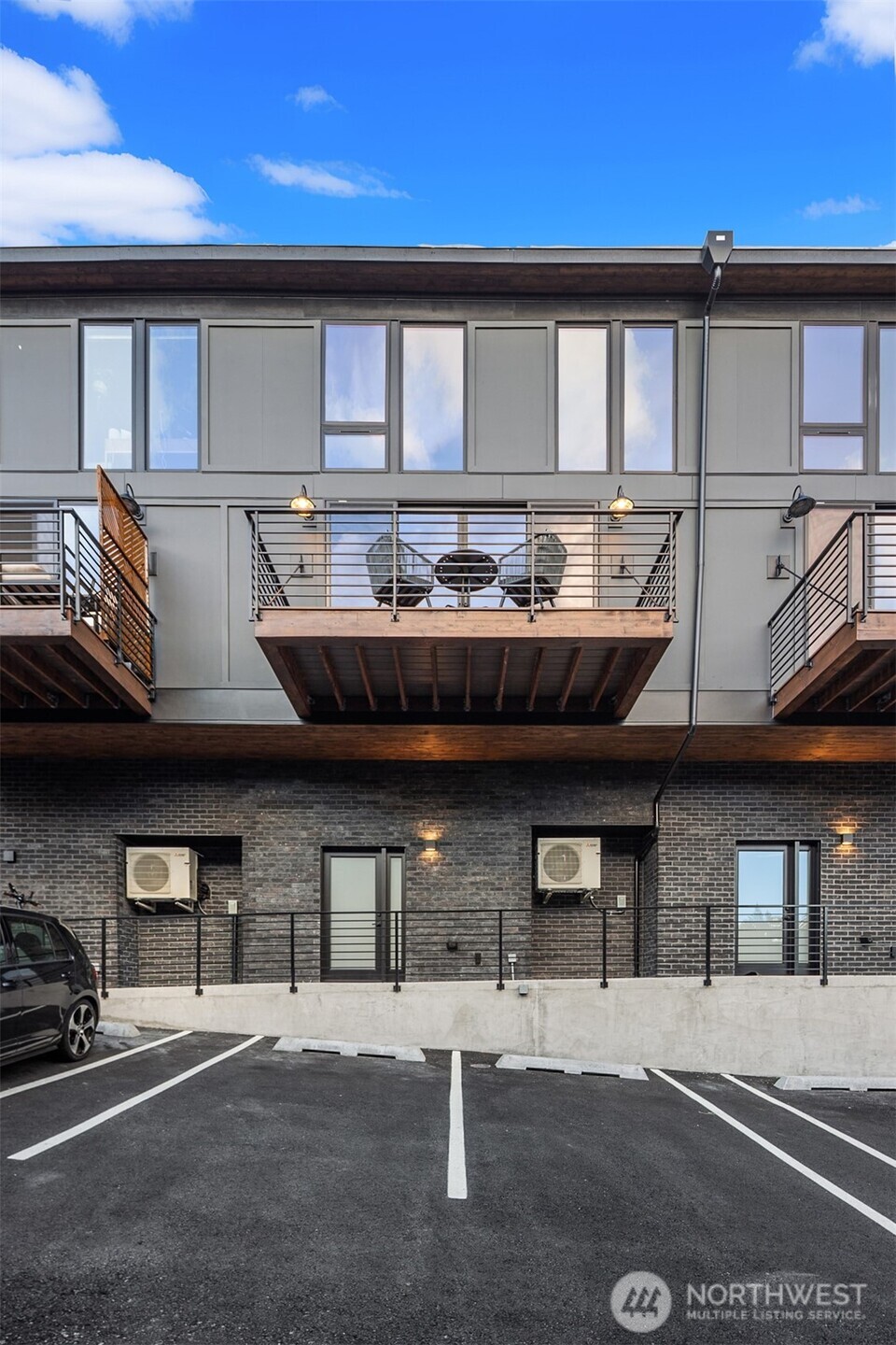 614 5th Avenue S Unit: B102