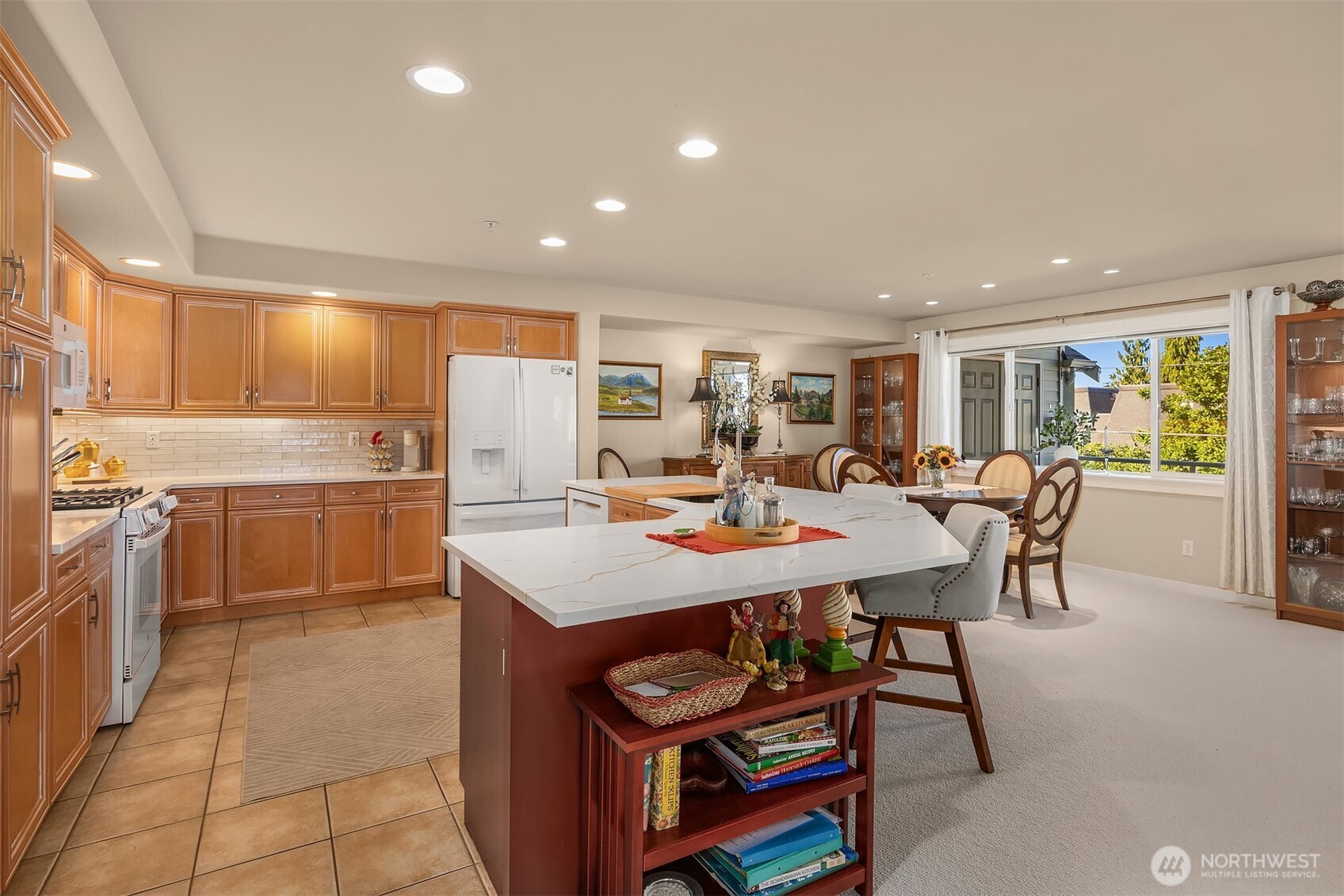 239 4th Avenue S Unit: 202