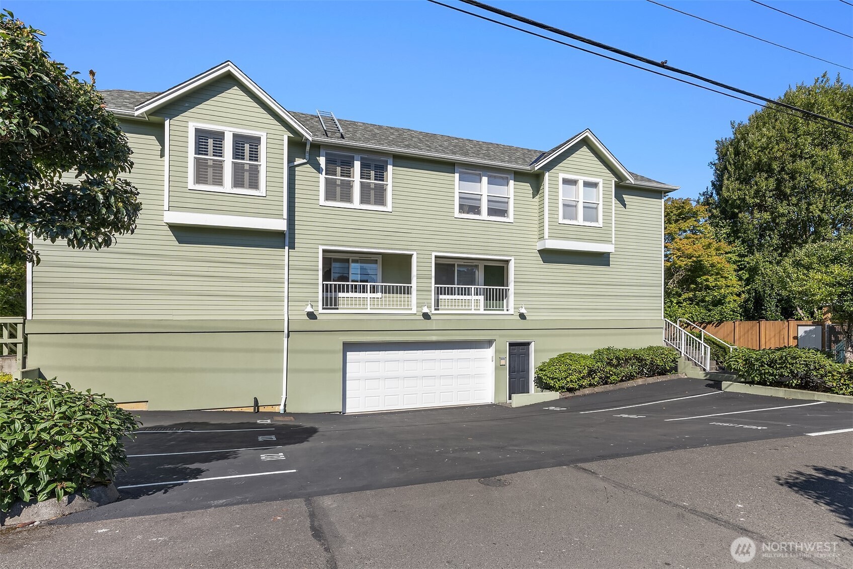239 4th Avenue S Unit: 202