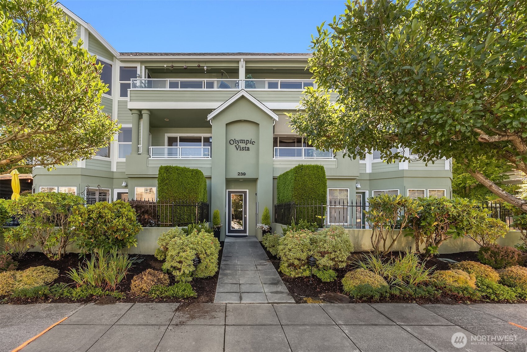 239 4th Avenue S Unit: 202