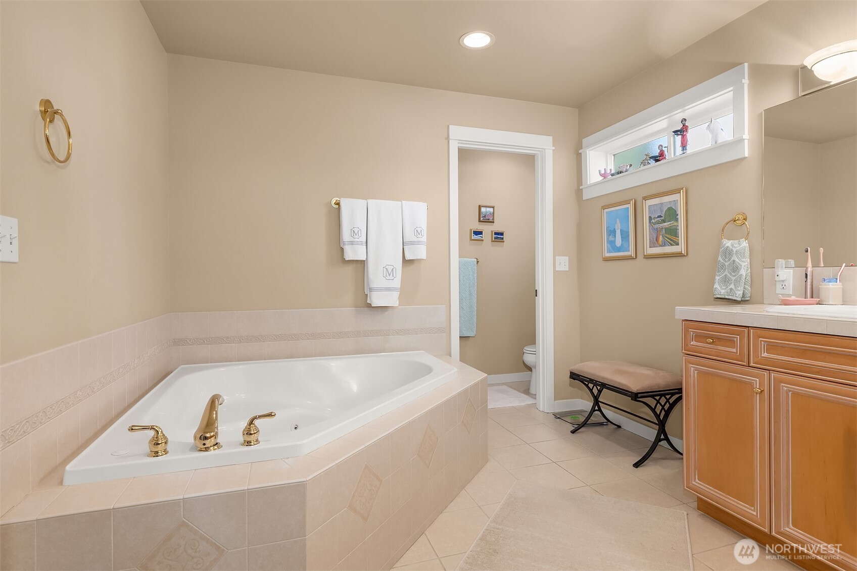 239 4th Avenue S Unit: 202