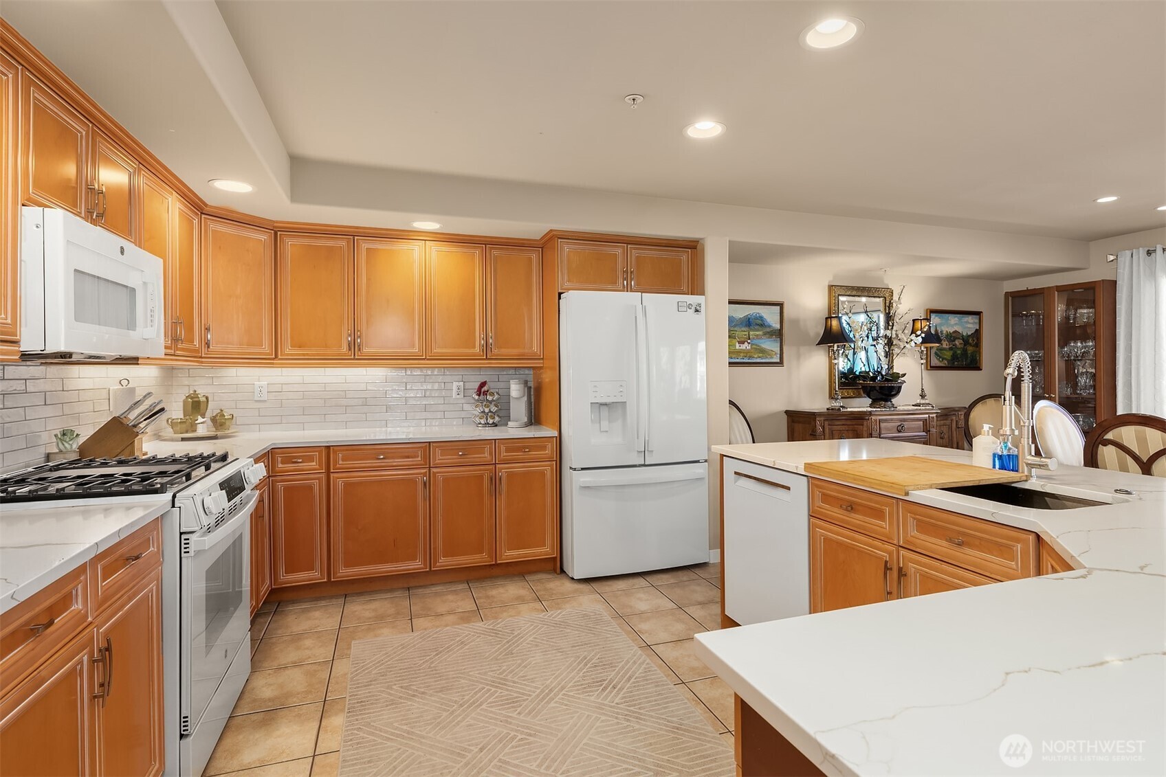 239 4th Avenue S Unit: 202