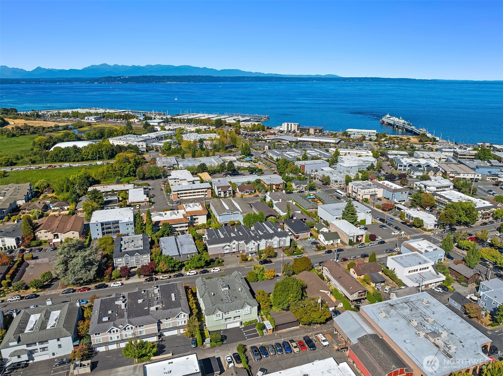 239 4th Avenue S Unit: 202
