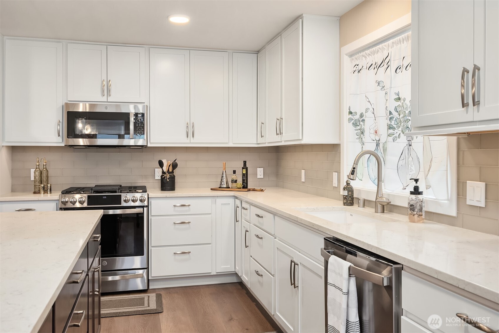 550 Paradise Lane Unit: B201