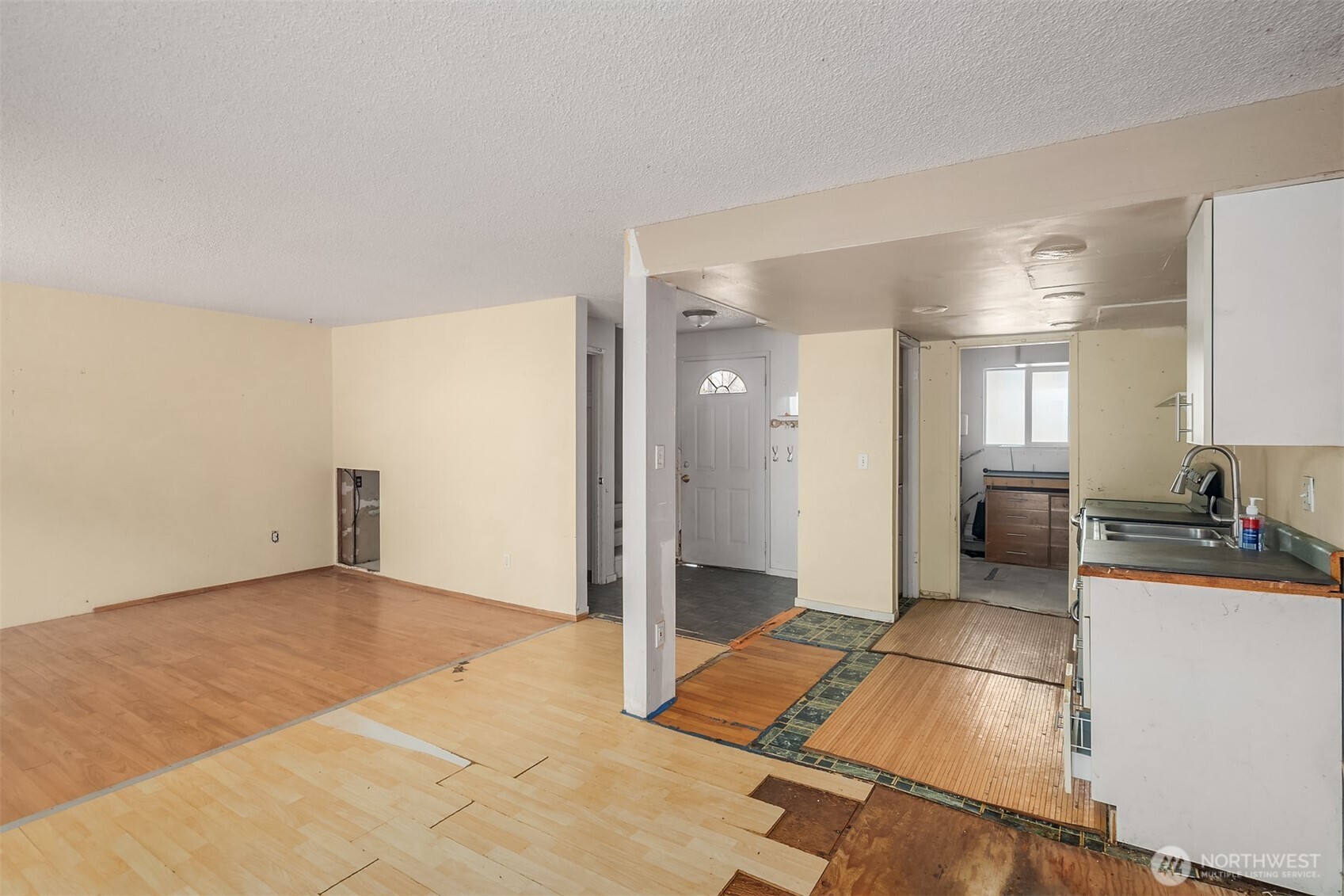 6107 Kenwood Drive