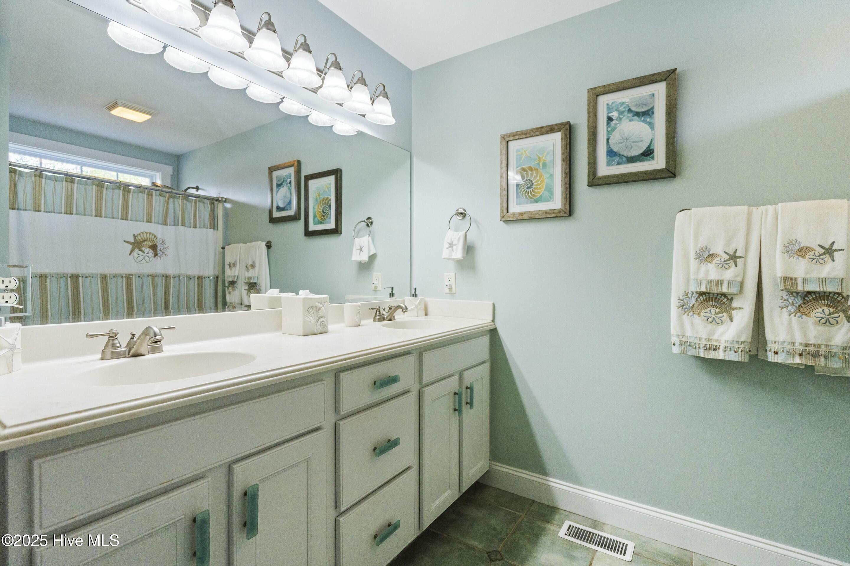 1017 Trout Lane, Unit B