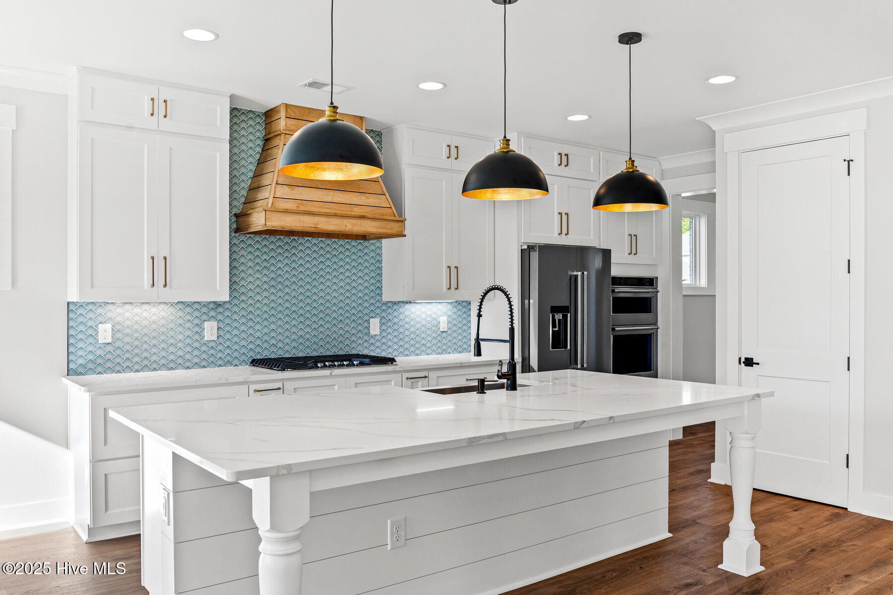 404 E Blackbeard Road