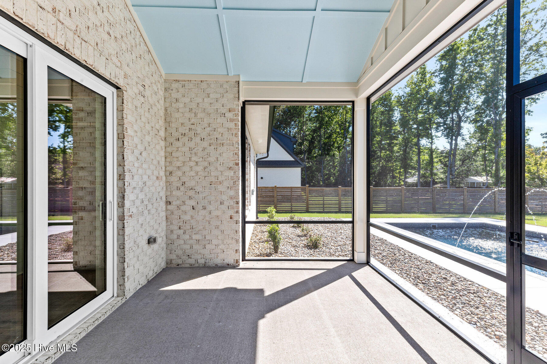 404 E Blackbeard Road