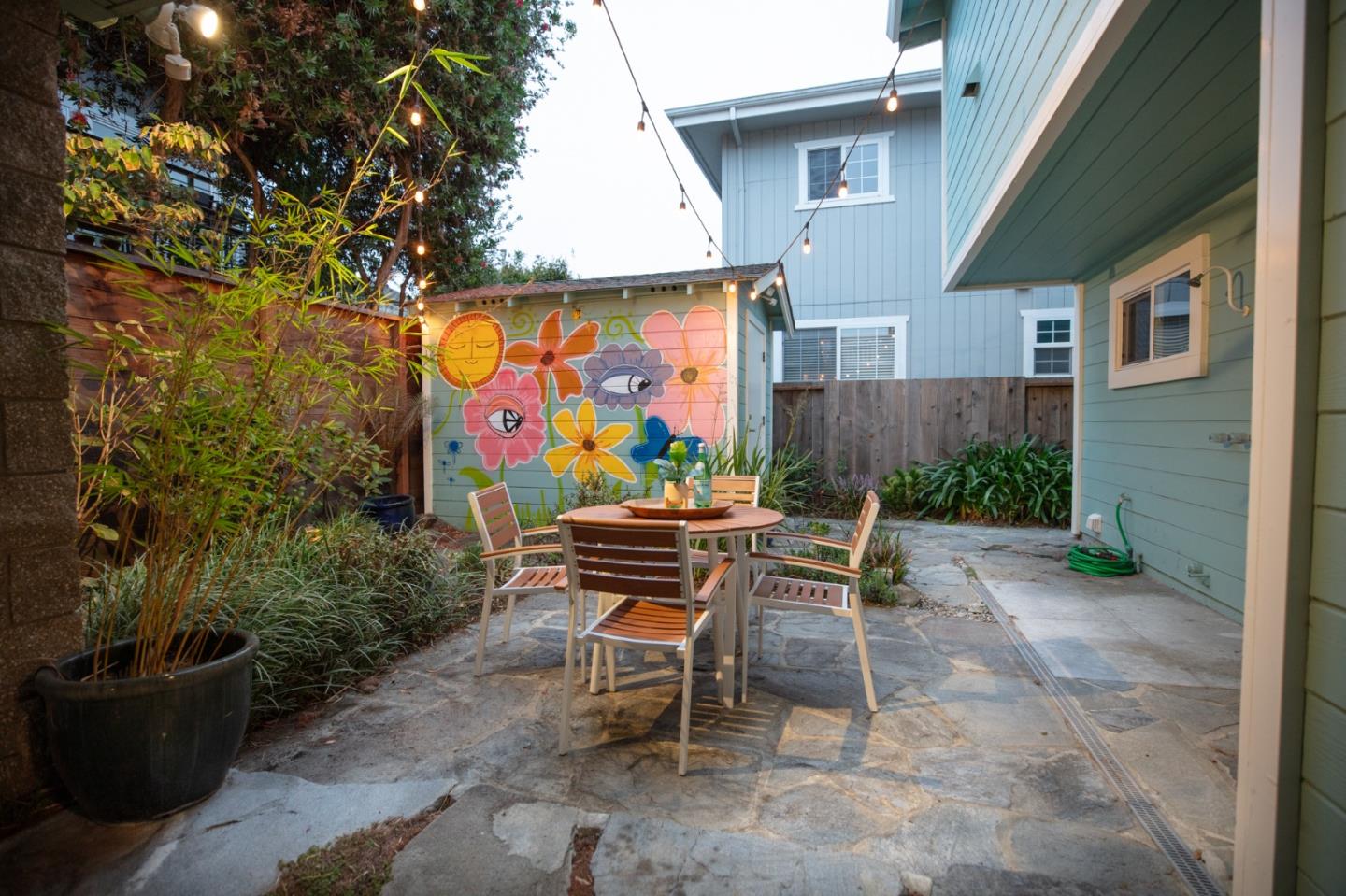 320 6th AVE