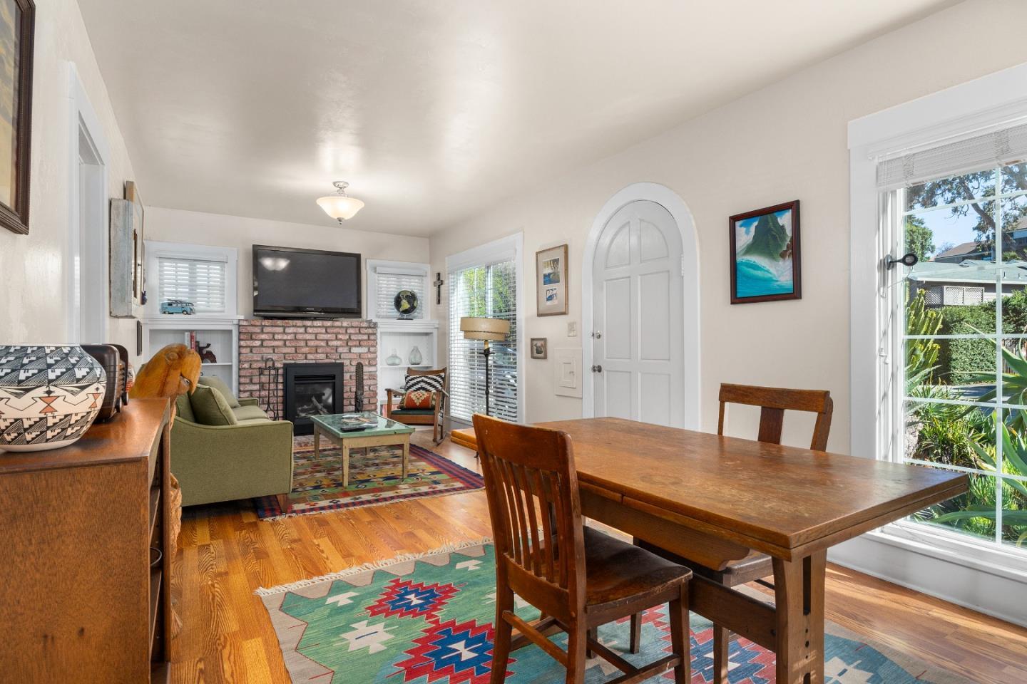 313 Dakota AVE