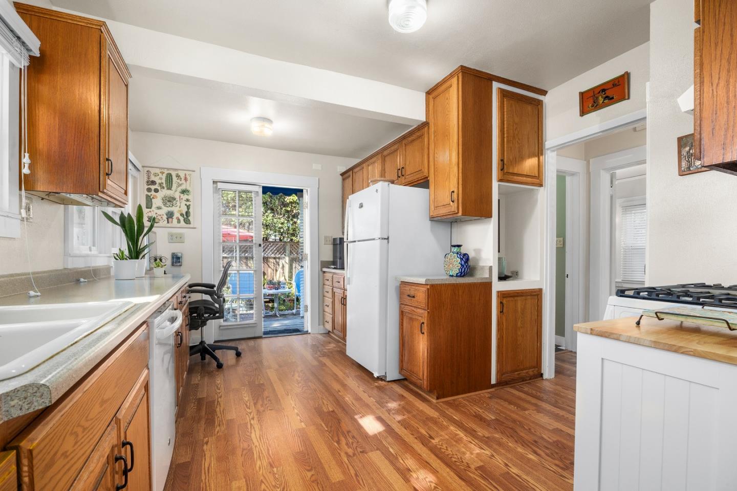 313 Dakota AVE