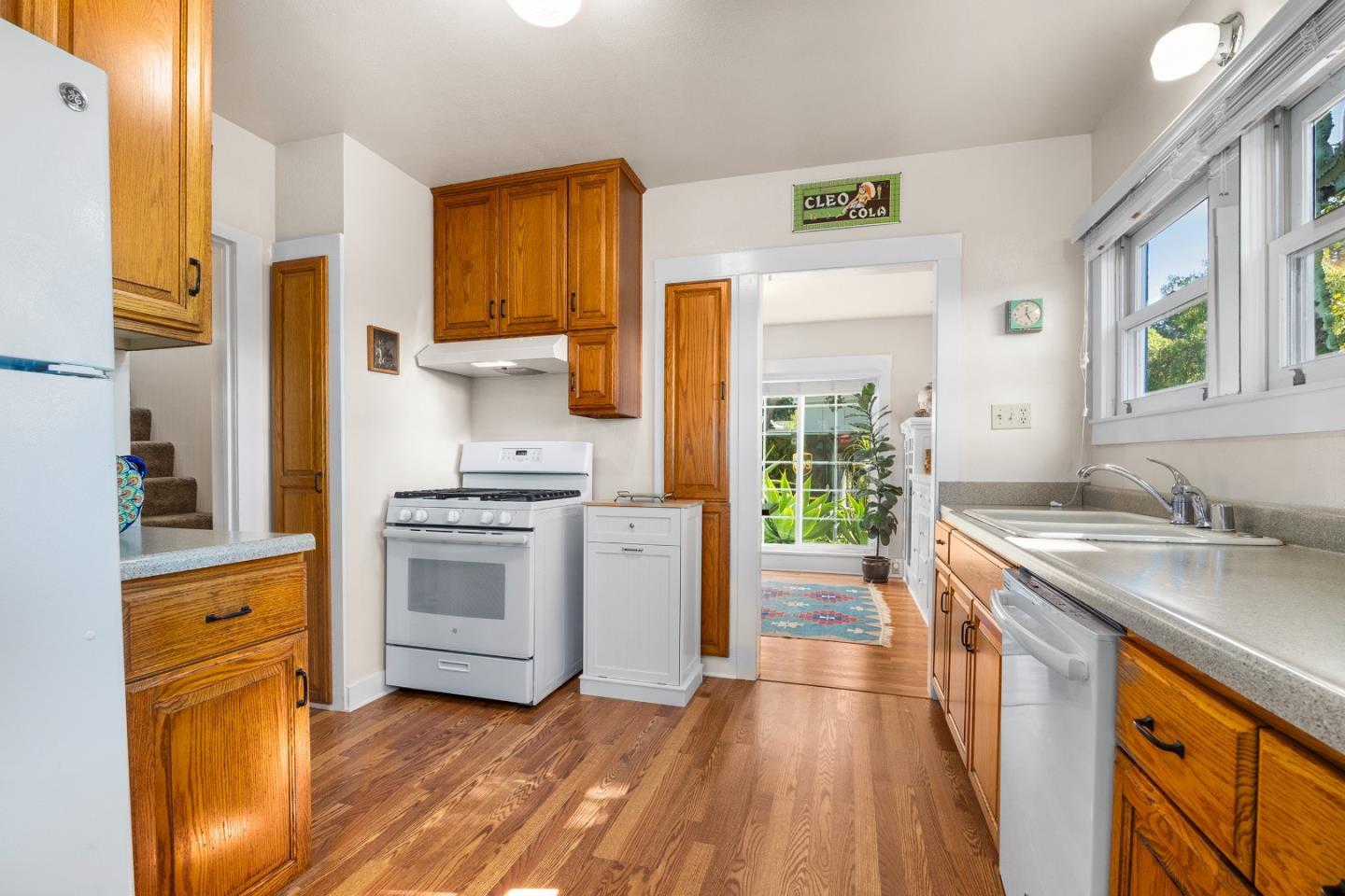 313 Dakota AVE