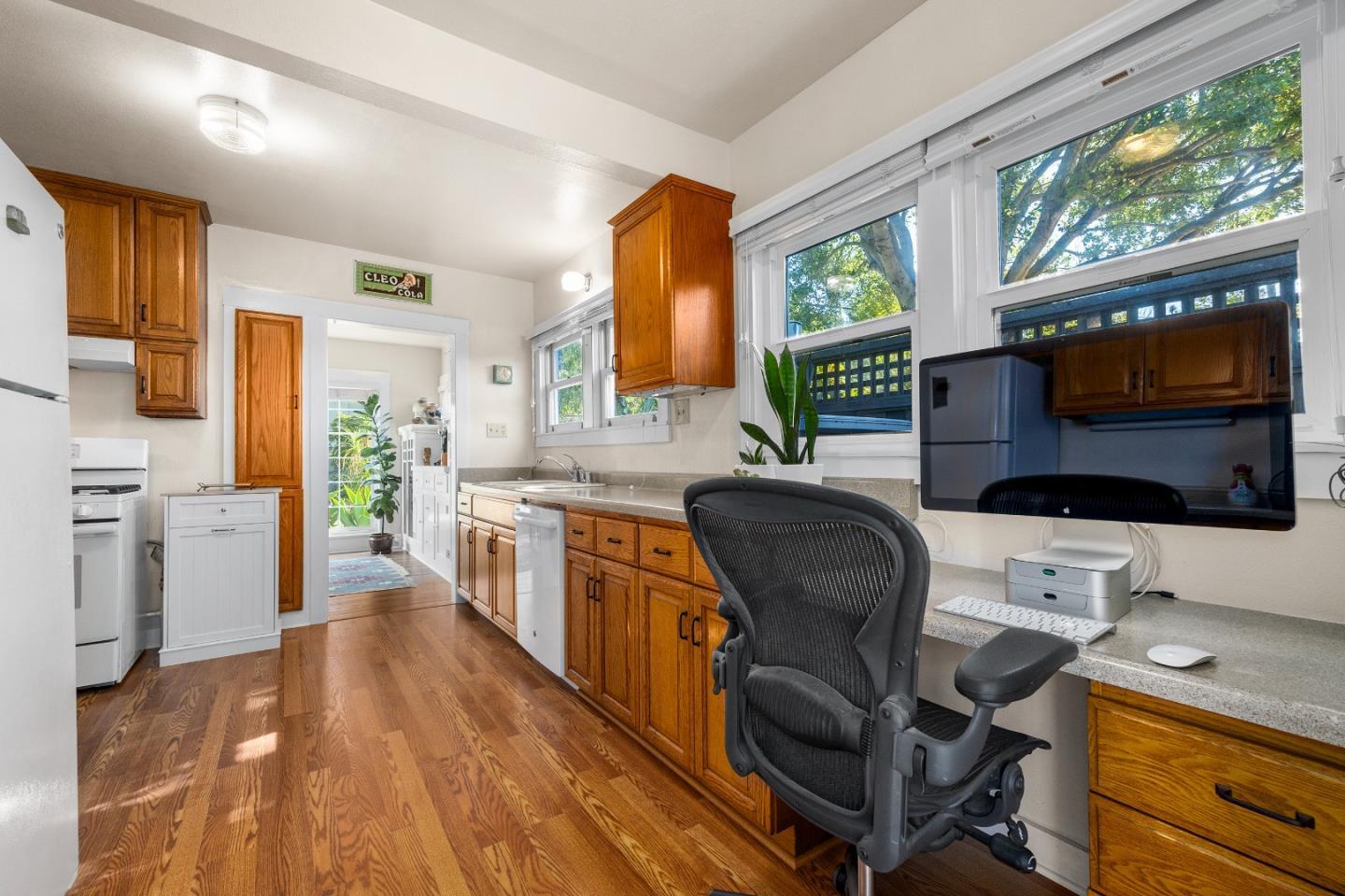 313 Dakota AVE