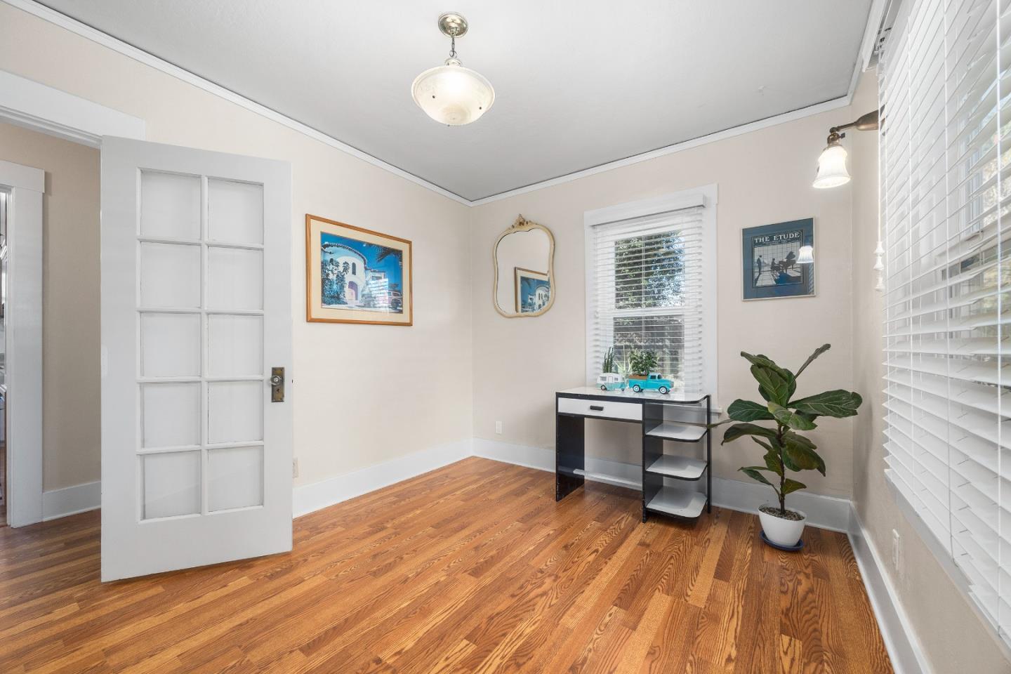 313 Dakota AVE