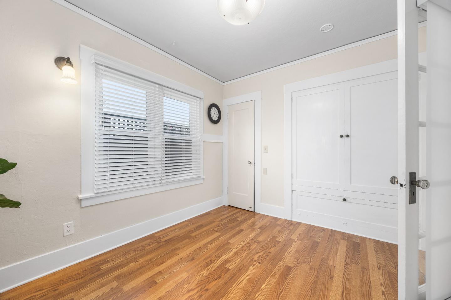 313 Dakota AVE