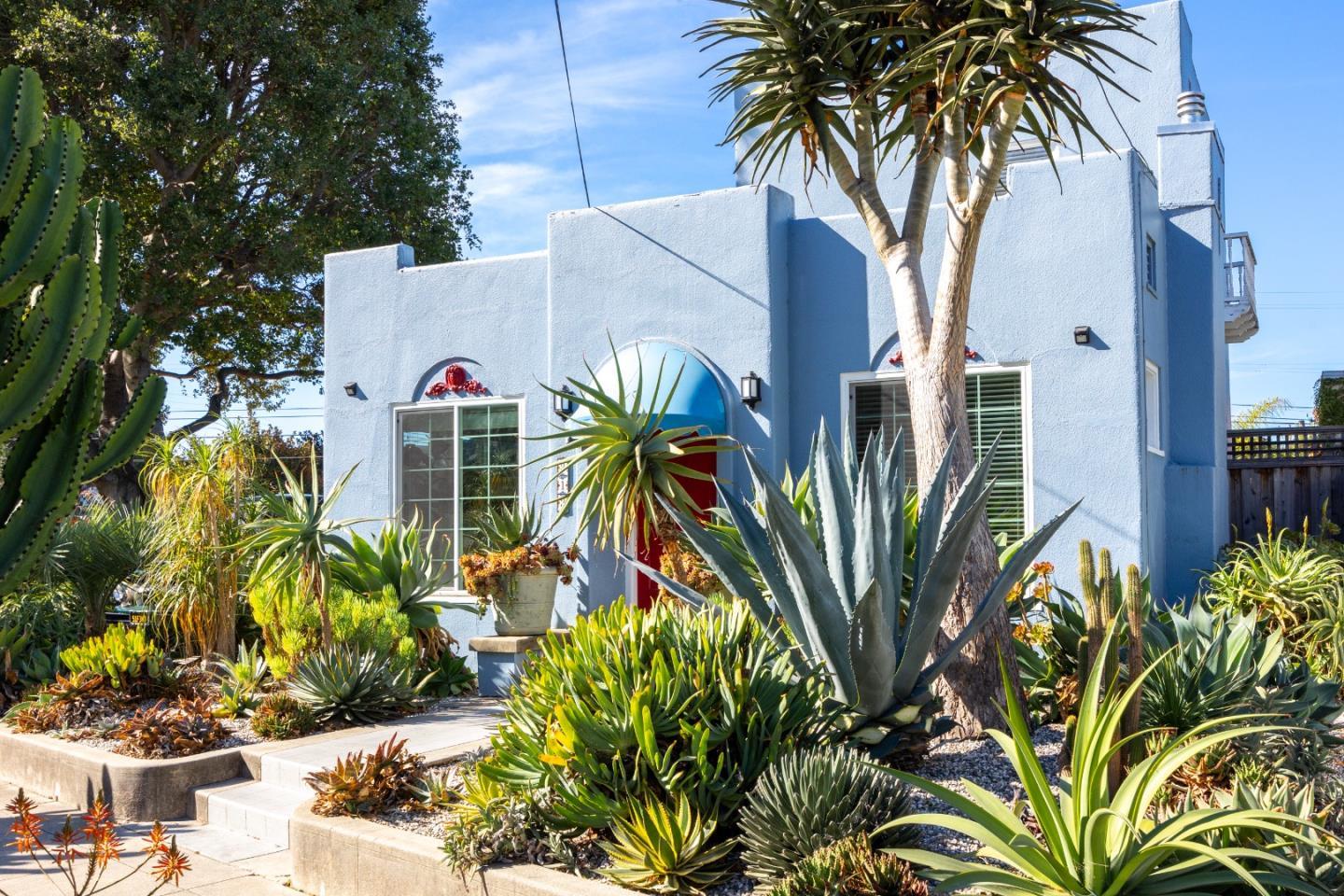 313 Dakota AVE