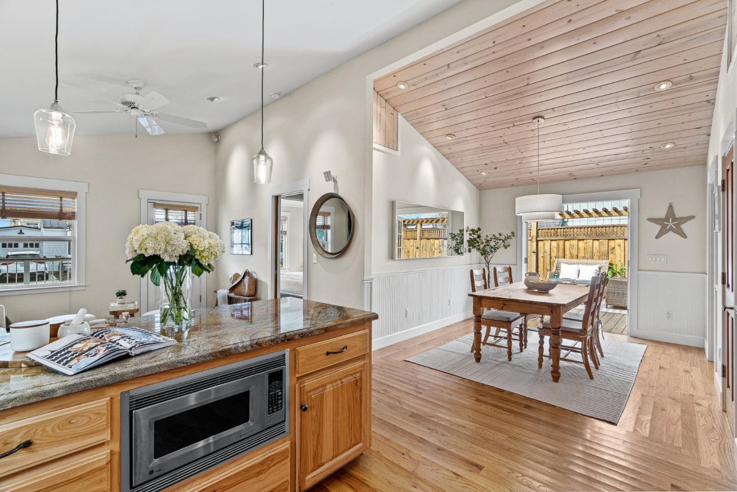 330 6th AVE