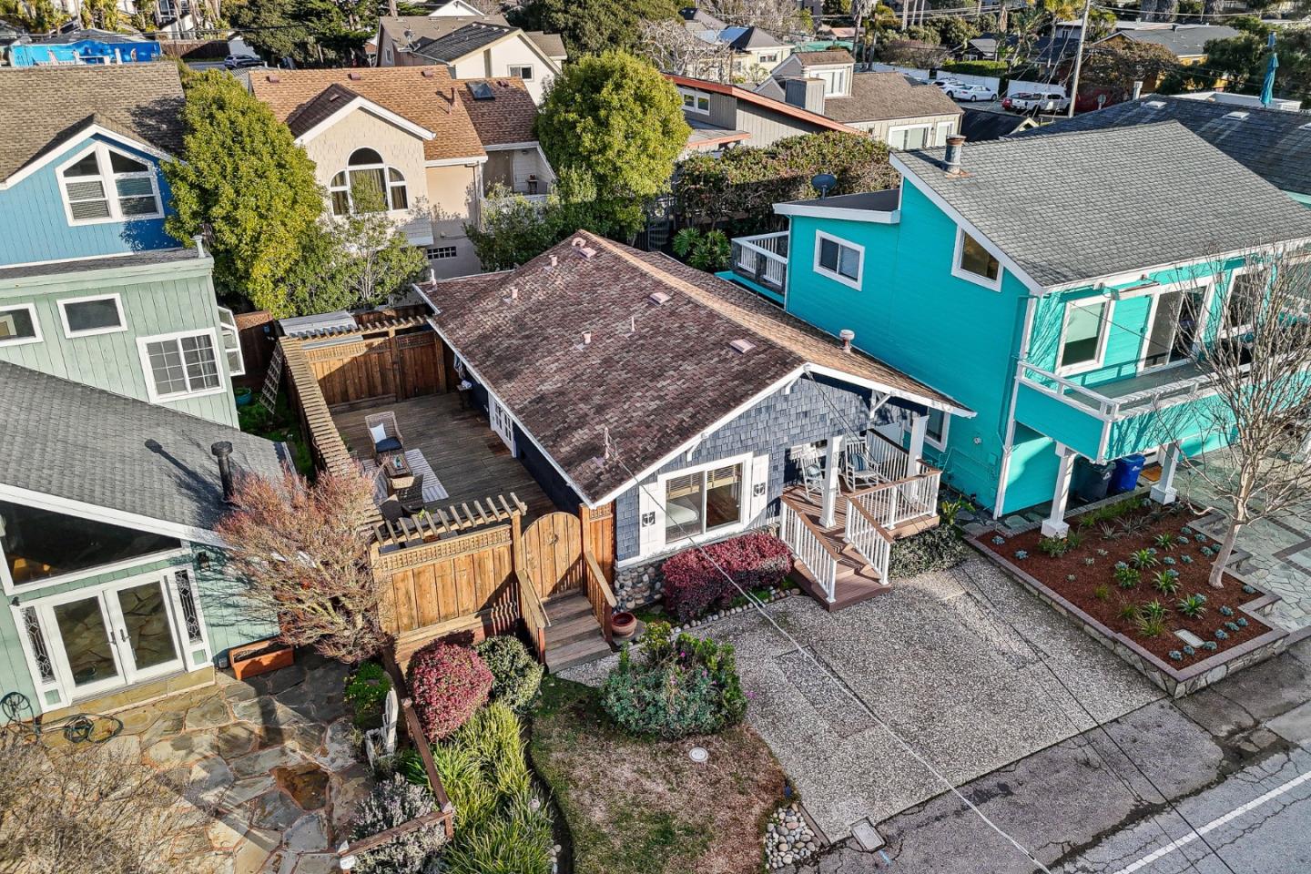 330 6th AVE