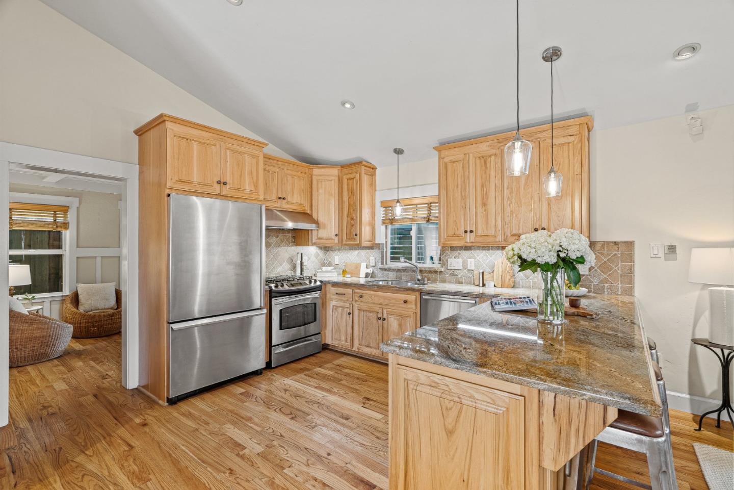 330 6th AVE