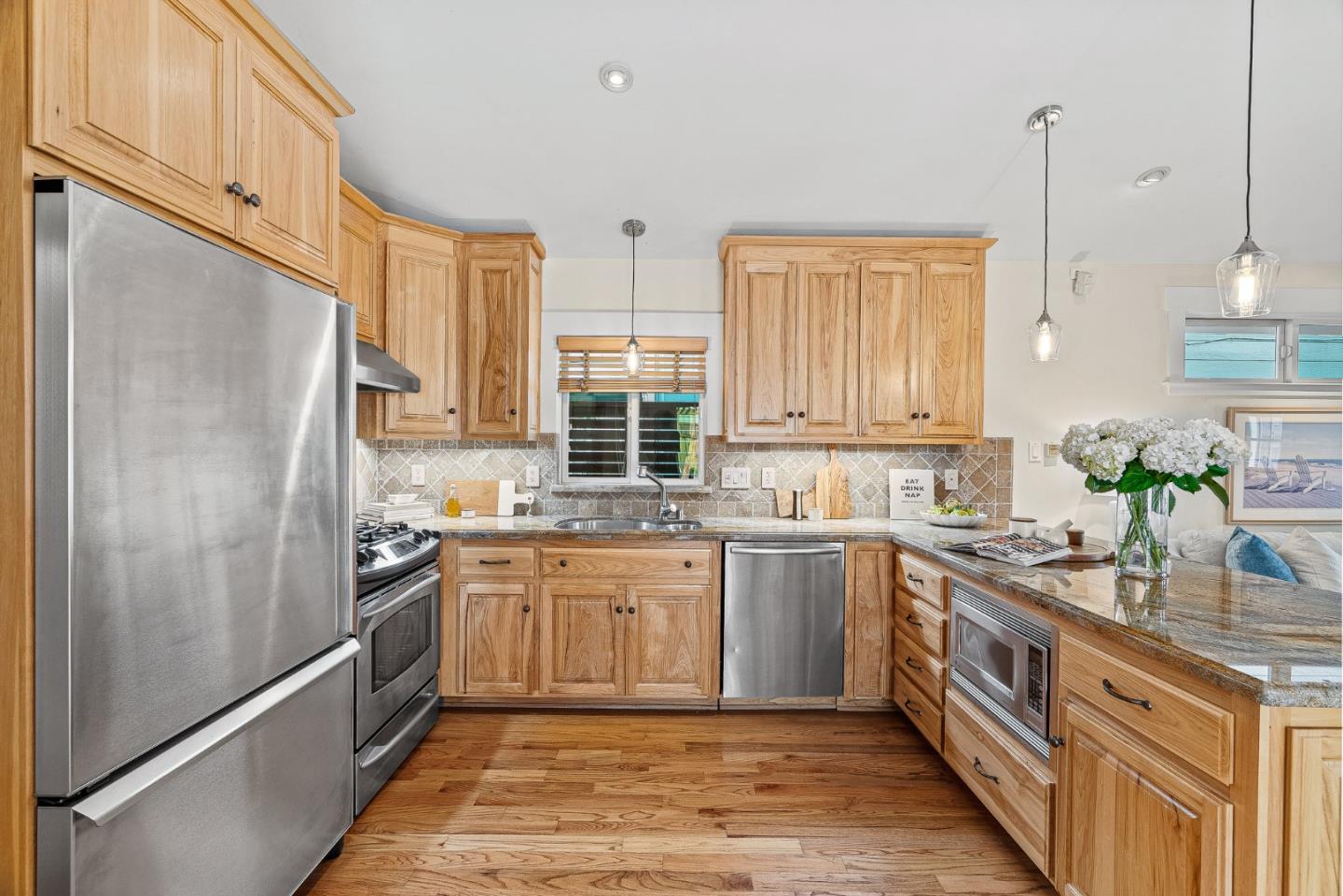 330 6th AVE