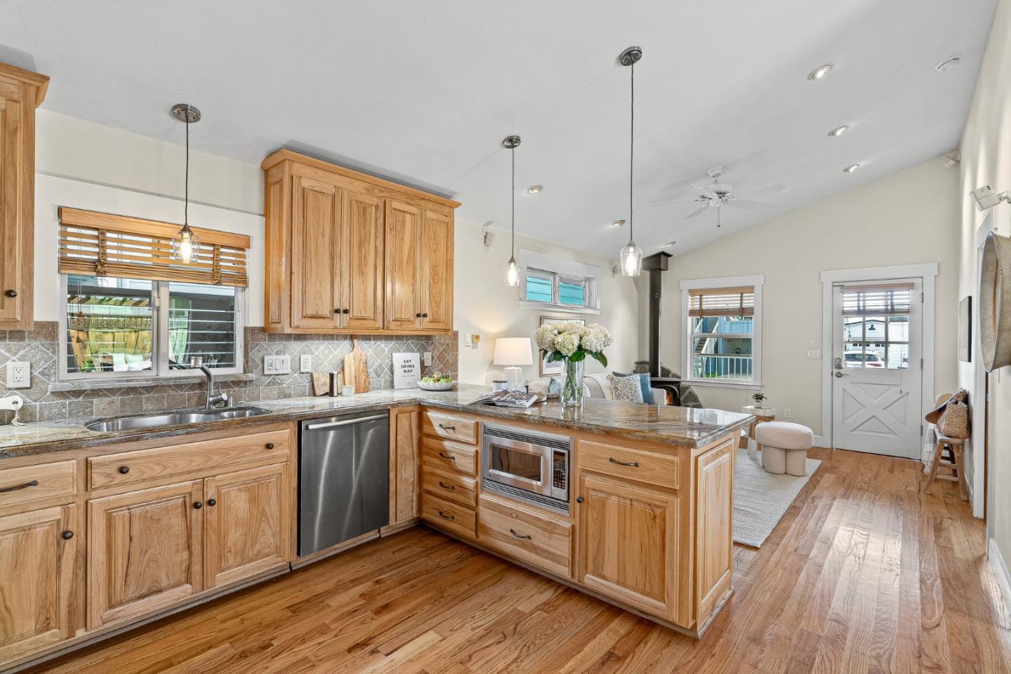 330 6th AVE