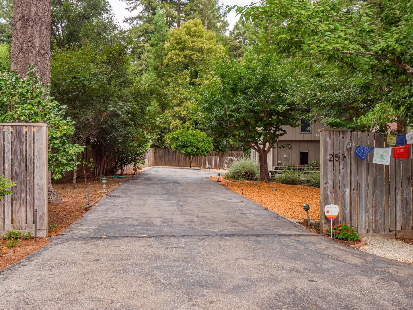 251 Sunnycroft Road