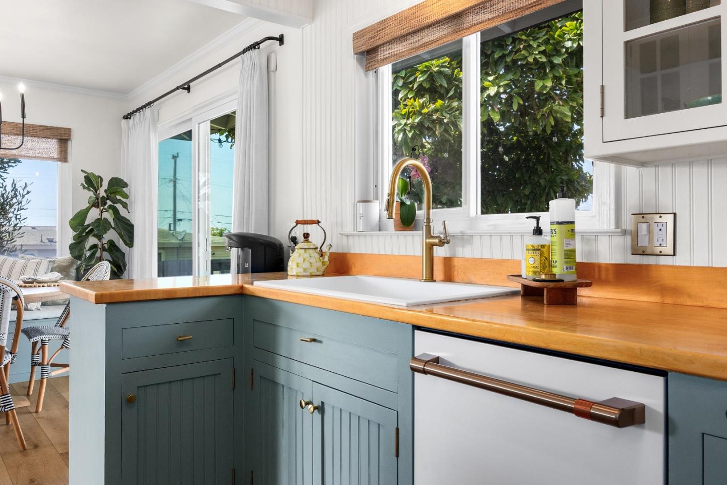 1655 Ord Grove Avenue