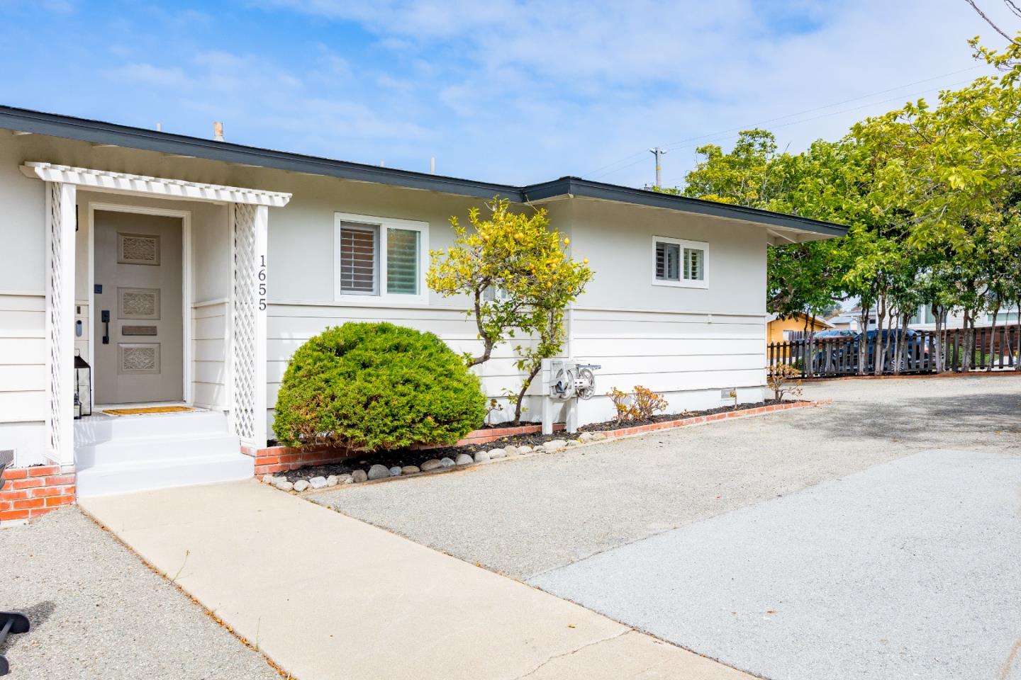 1655 Ord Grove Avenue