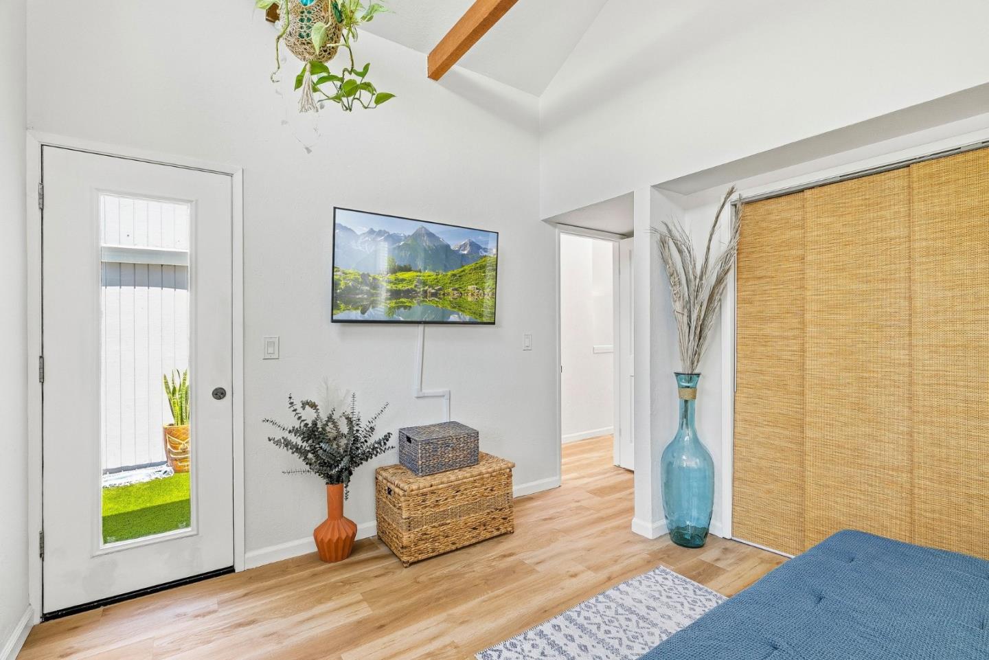 1200 Capitola Road 7